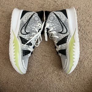 Kyrie Basketball Shoes